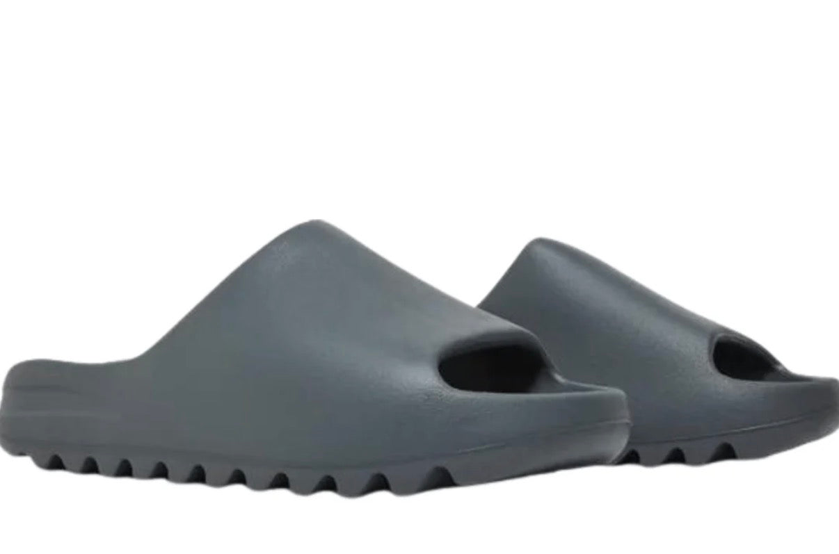 Yeezy slides🌞🩴