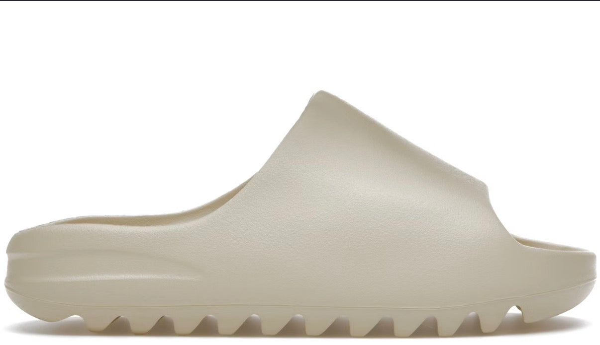 Yeezy slides🌞🩴